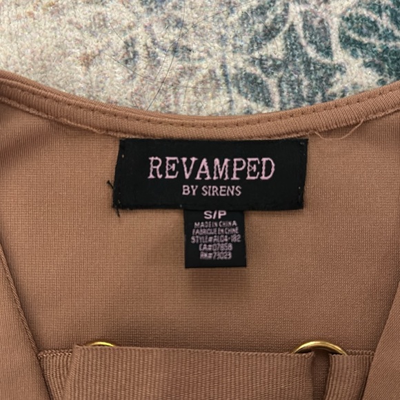 Revamped Crop Top with Laced Front - Picture 5 of 9